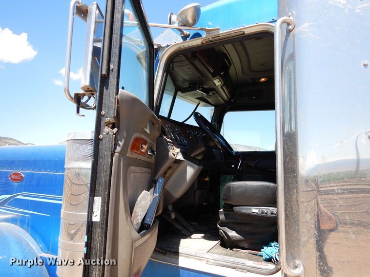 image for item DR1275 2007 Peterbilt 379  semi truck
