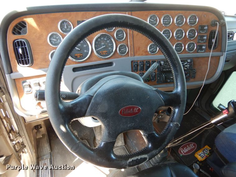image for item DR1275 2007 Peterbilt 379  semi truck