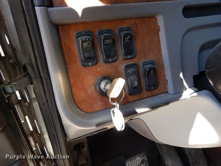 image for item DR1275 2007 Peterbilt 379  semi truck