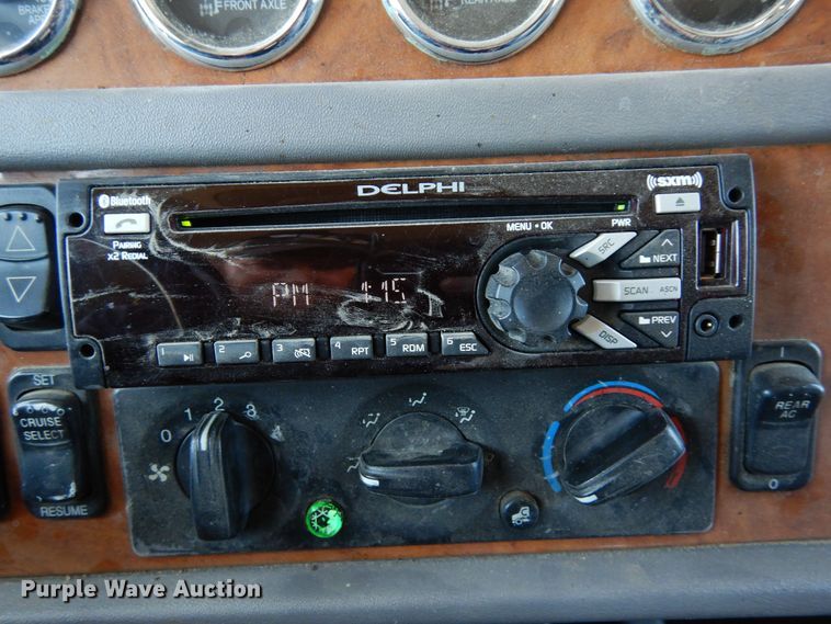 image for item DR1275 2007 Peterbilt 379  semi truck