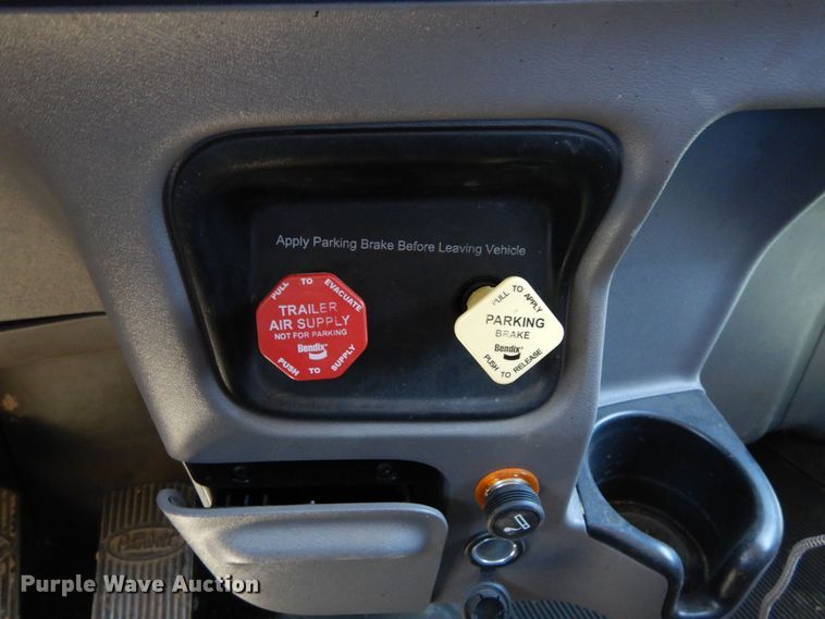 image for item DR1275 2007 Peterbilt 379  semi truck