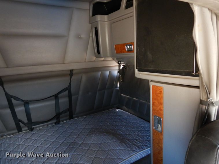 image for item DR1275 2007 Peterbilt 379  semi truck