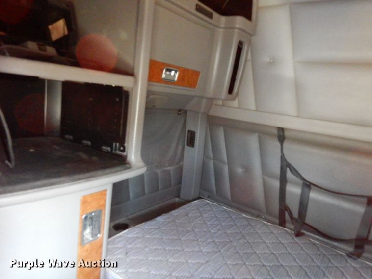 image for item DR1275 2007 Peterbilt 379  semi truck