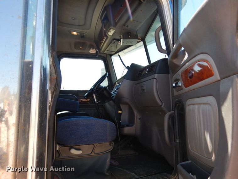 image for item DR1275 2007 Peterbilt 379  semi truck