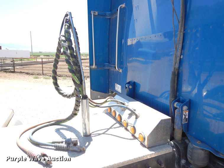 image for item DR1275 2007 Peterbilt 379  semi truck