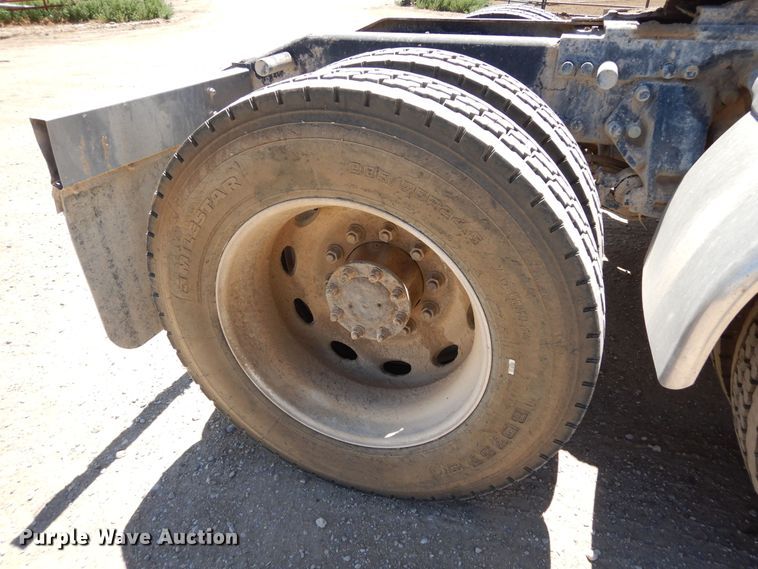 image for item DR1275 2007 Peterbilt 379  semi truck