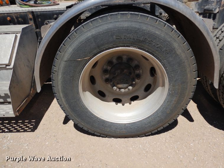 image for item DR1275 2007 Peterbilt 379  semi truck