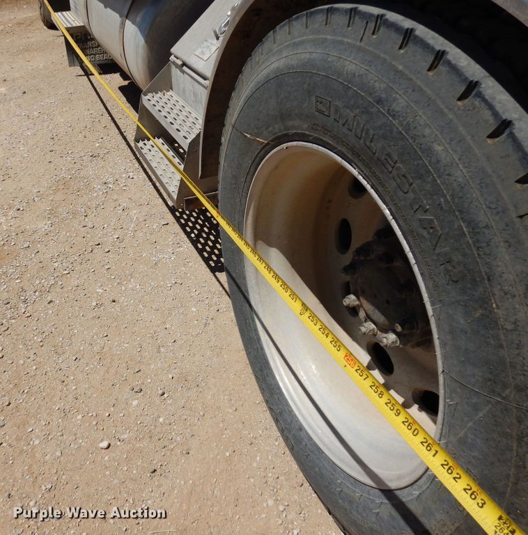 image for item DR1275 2007 Peterbilt 379  semi truck