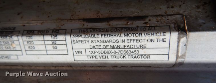 image for item DR1275 2007 Peterbilt 379  semi truck