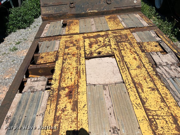 image for item DR1562 2004 X-L Specialized  lowboy equipment trailer