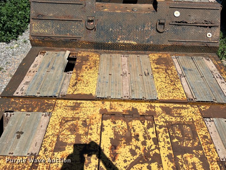 image for item DR1562 2004 X-L Specialized  lowboy equipment trailer