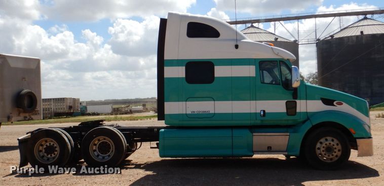 image for item DR1955 2012 Peterbilt 587  semi truck