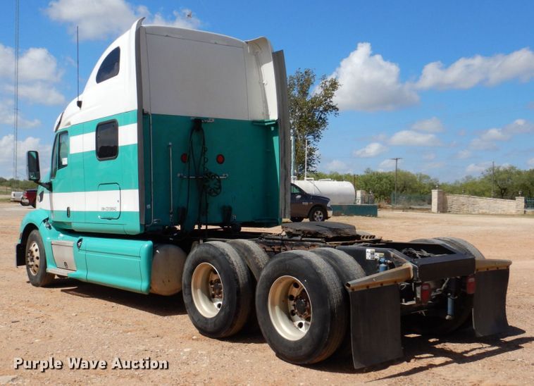 image for item DR1955 2012 Peterbilt 587  semi truck