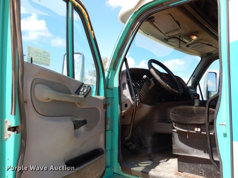 image for item DR1955 2012 Peterbilt 587  semi truck