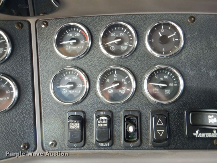 image for item DR1955 2012 Peterbilt 587  semi truck