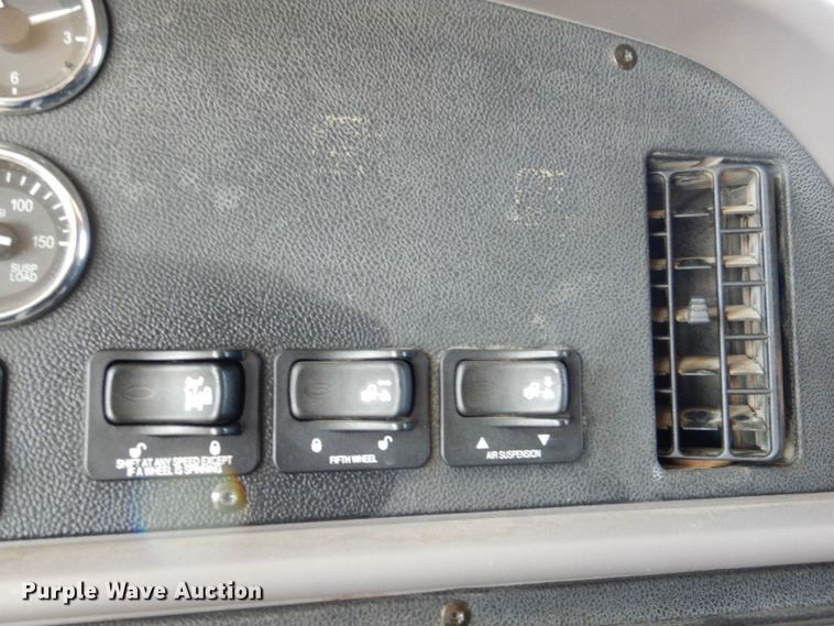 image for item DR1955 2012 Peterbilt 587  semi truck