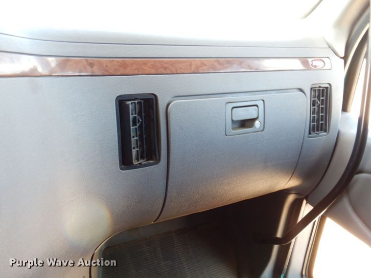 image for item DR1955 2012 Peterbilt 587  semi truck