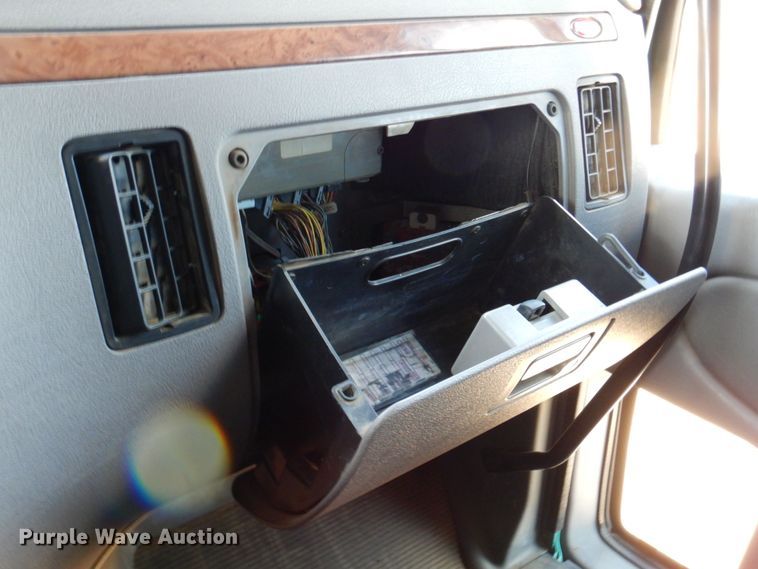 image for item DR1955 2012 Peterbilt 587  semi truck