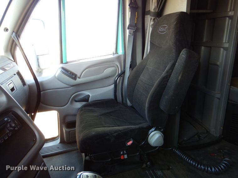 image for item DR1955 2012 Peterbilt 587  semi truck