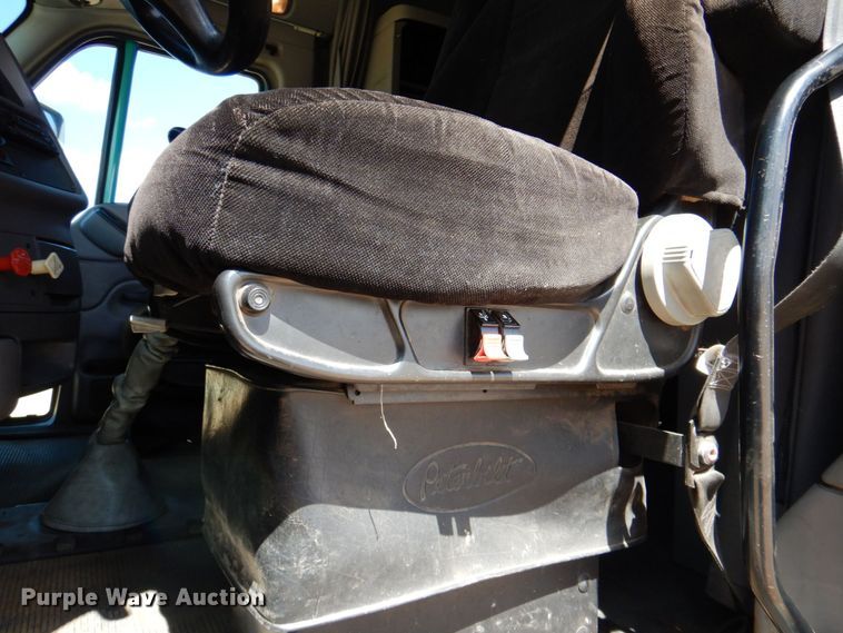 image for item DR1955 2012 Peterbilt 587  semi truck