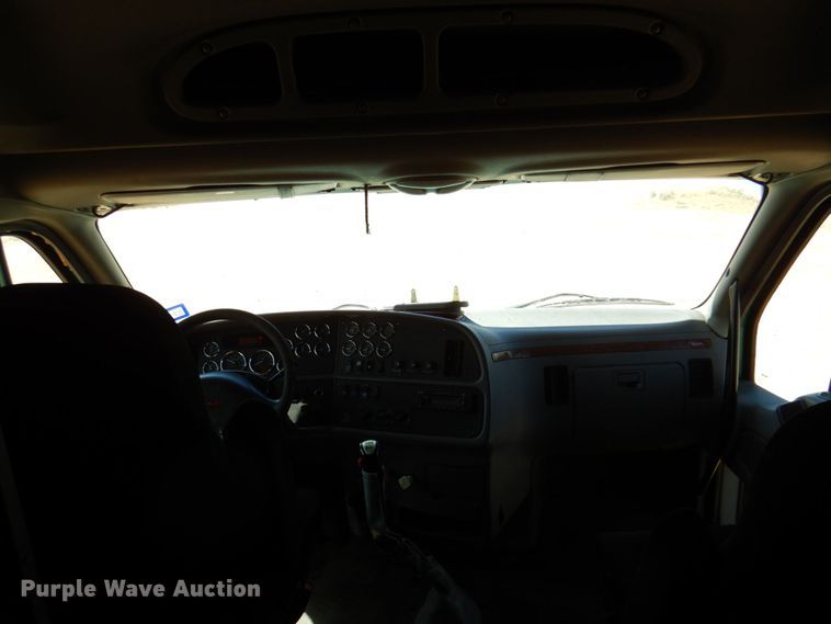 image for item DR1955 2012 Peterbilt 587  semi truck