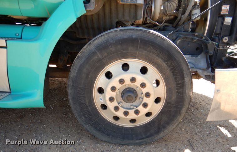 image for item DR1955 2012 Peterbilt 587  semi truck