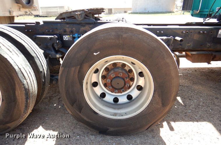 image for item DR1955 2012 Peterbilt 587  semi truck