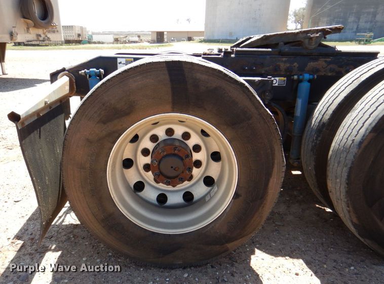 image for item DR1955 2012 Peterbilt 587  semi truck