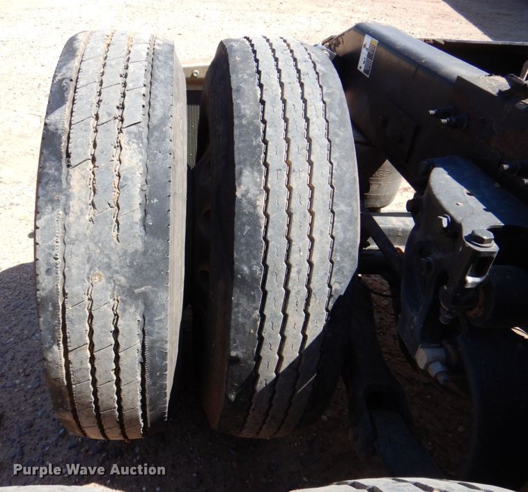 image for item DR1955 2012 Peterbilt 587  semi truck