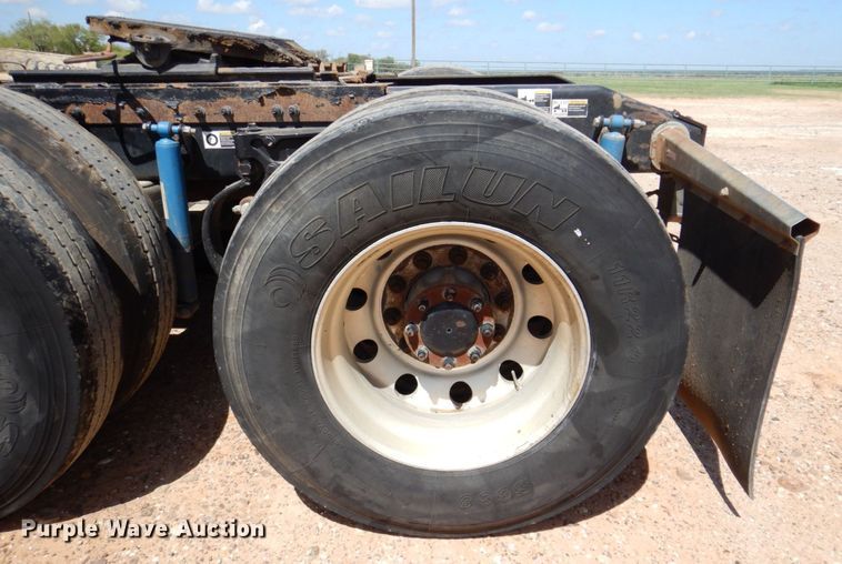 image for item DR1955 2012 Peterbilt 587  semi truck