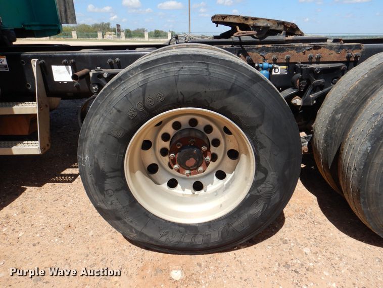 image for item DR1955 2012 Peterbilt 587  semi truck