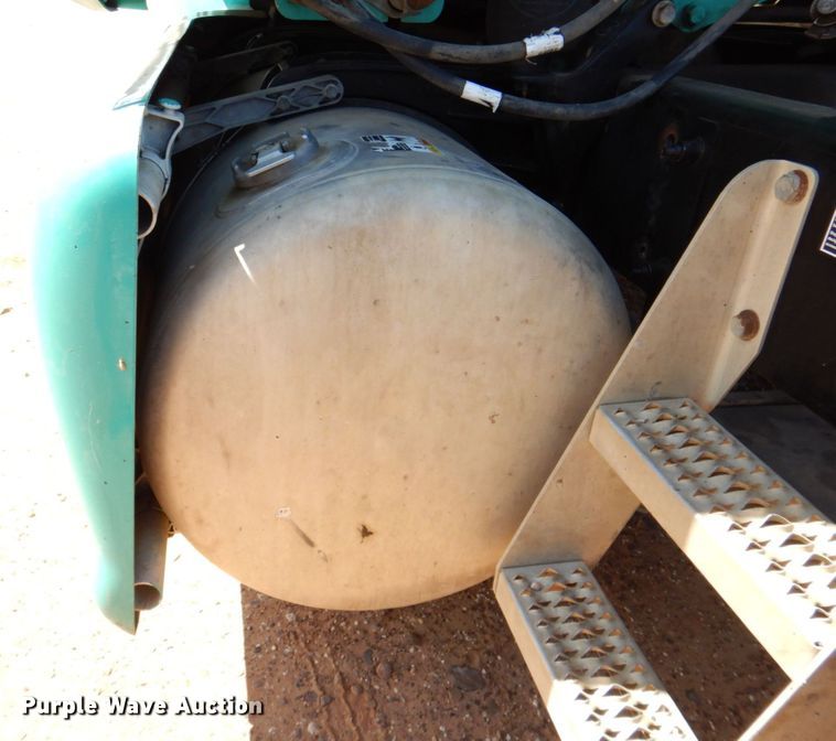 image for item DR1955 2012 Peterbilt 587  semi truck