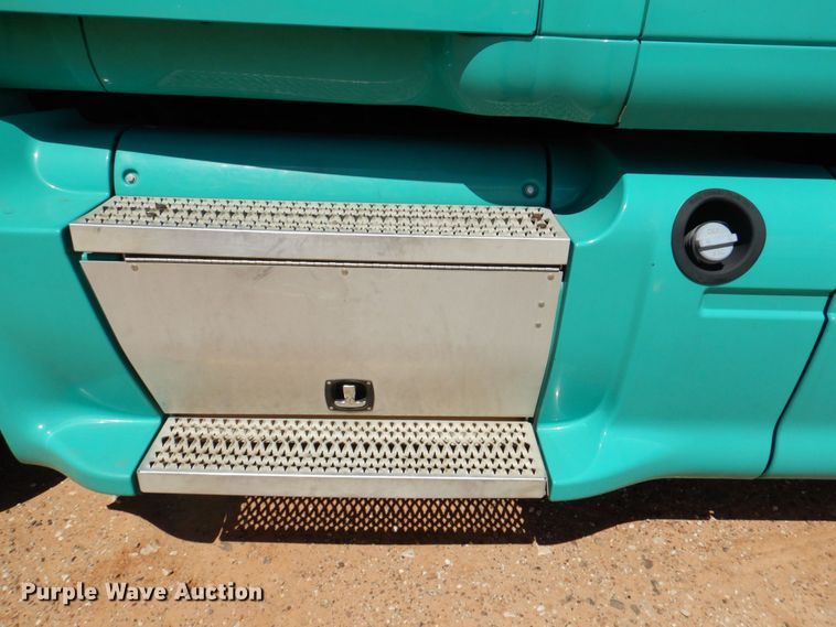 image for item DR1955 2012 Peterbilt 587  semi truck