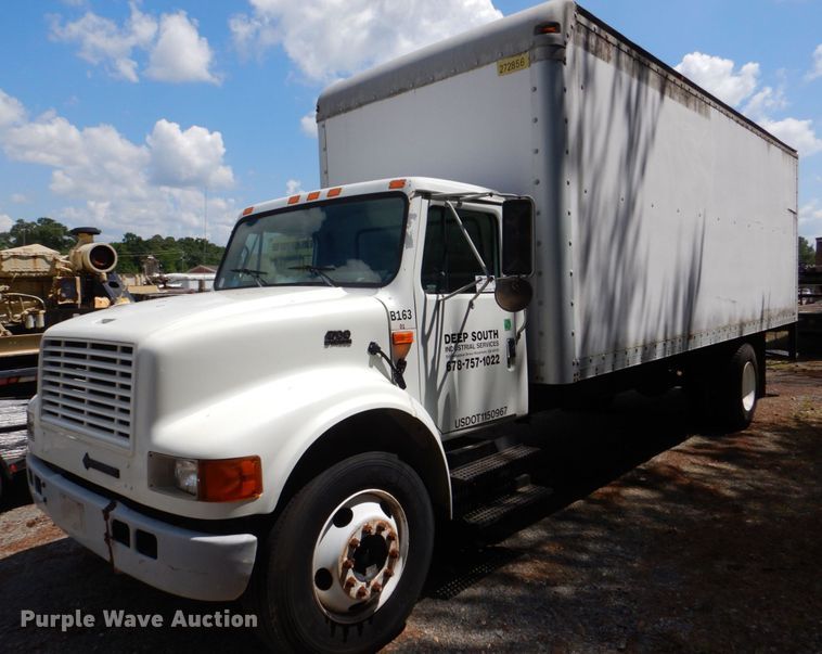 image for item DS8046 2001 International 4700  box truck
