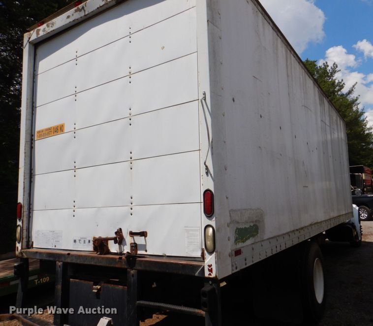 image for item DS8046 2001 International 4700  box truck