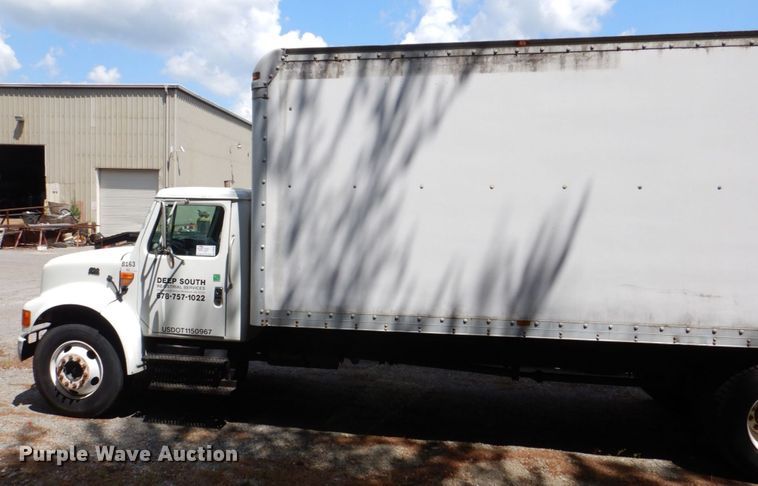 image for item DS8046 2001 International 4700  box truck