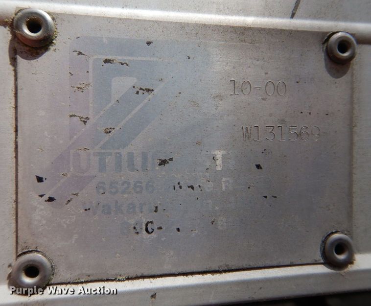 image for item DS8046 2001 International 4700  box truck