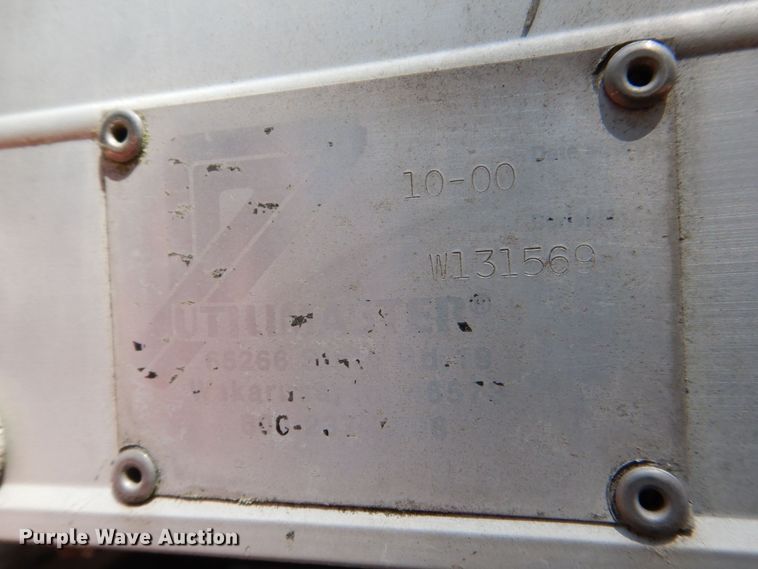 image for item DS8046 2001 International 4700  box truck