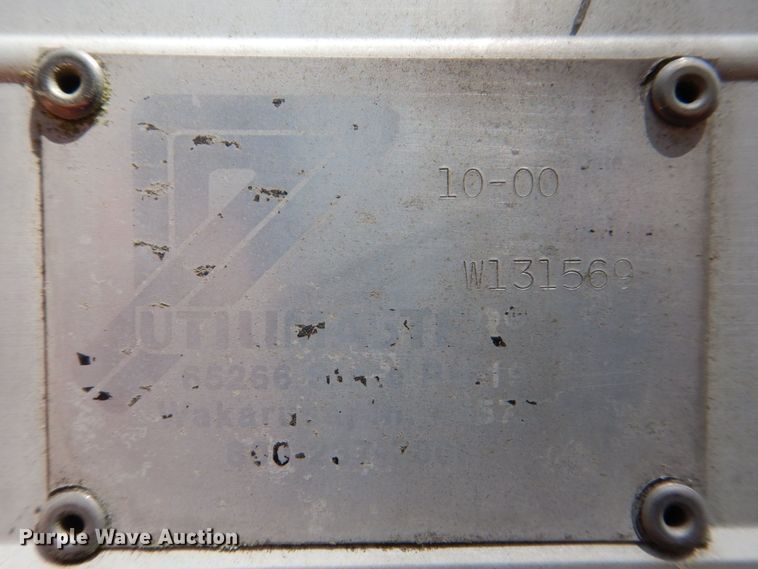 image for item DS8046 2001 International 4700  box truck