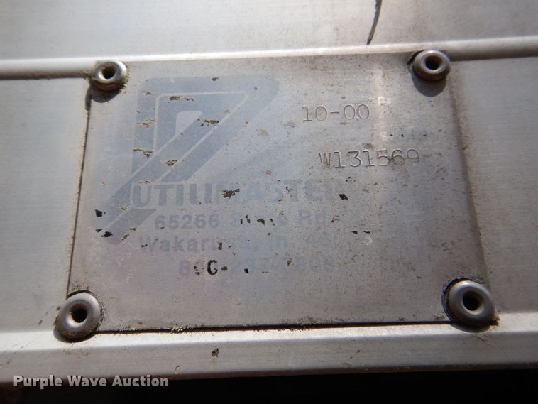 image for item DS8046 2001 International 4700  box truck