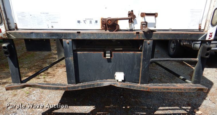 image for item DS8046 2001 International 4700  box truck