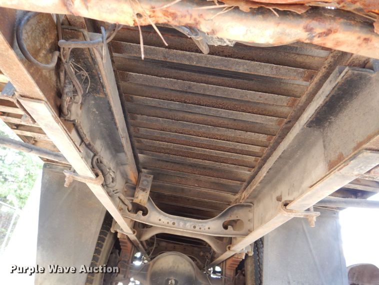 image for item DS8046 2001 International 4700  box truck