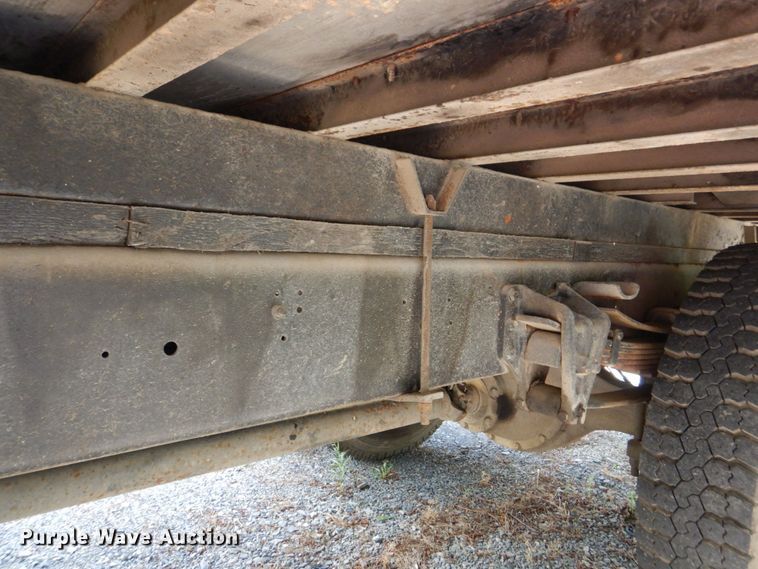 image for item DS8046 2001 International 4700  box truck