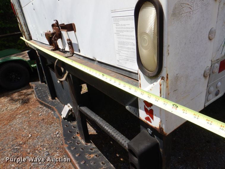 image for item DS8046 2001 International 4700  box truck