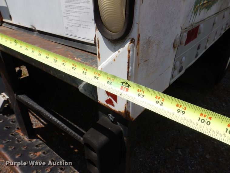 image for item DS8046 2001 International 4700  box truck