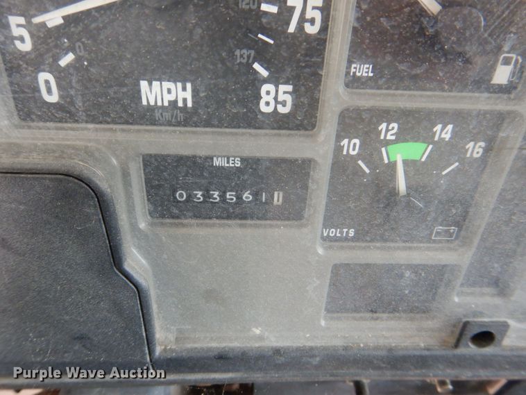 image for item DS8046 2001 International 4700  box truck