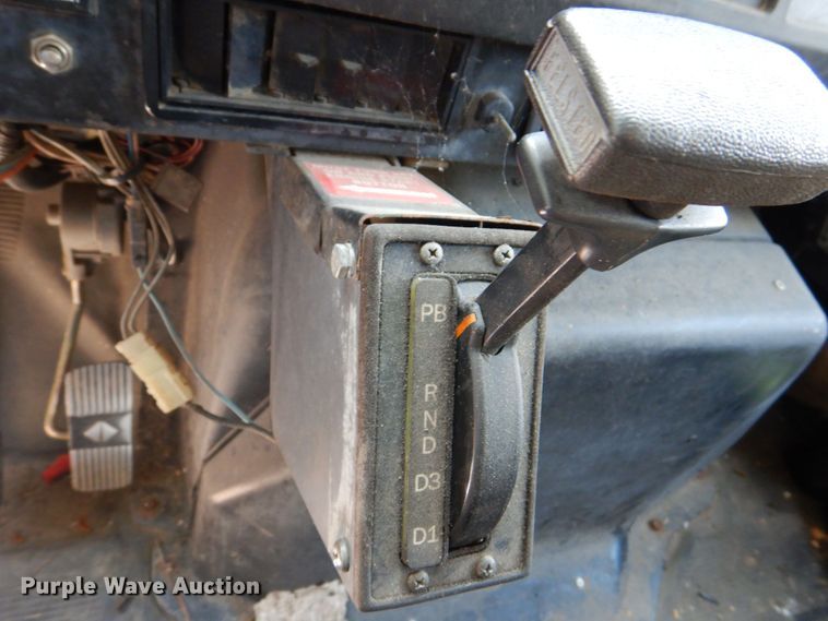 image for item DS8046 2001 International 4700  box truck