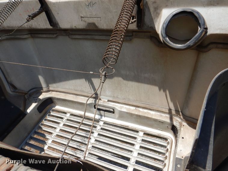 image for item DS8046 2001 International 4700  box truck