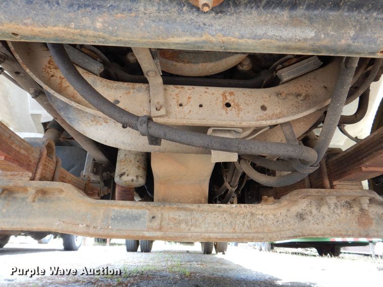 image for item DS8046 2001 International 4700  box truck