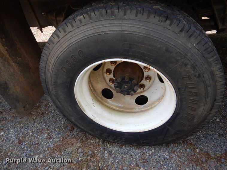 image for item DS8046 2001 International 4700  box truck